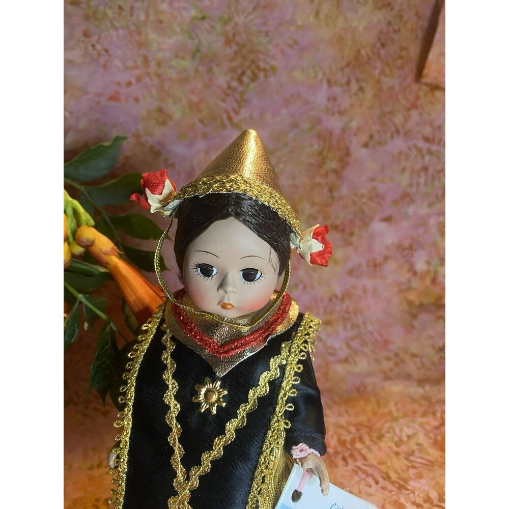 Madame Alexander Doll Indonesia #579 In Box International Dolls w/tag 1970s-80s - Picture 5 of 8